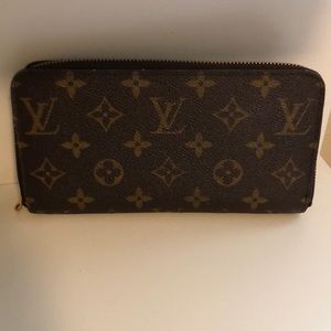 Louis Vuitton Zippy Wallet